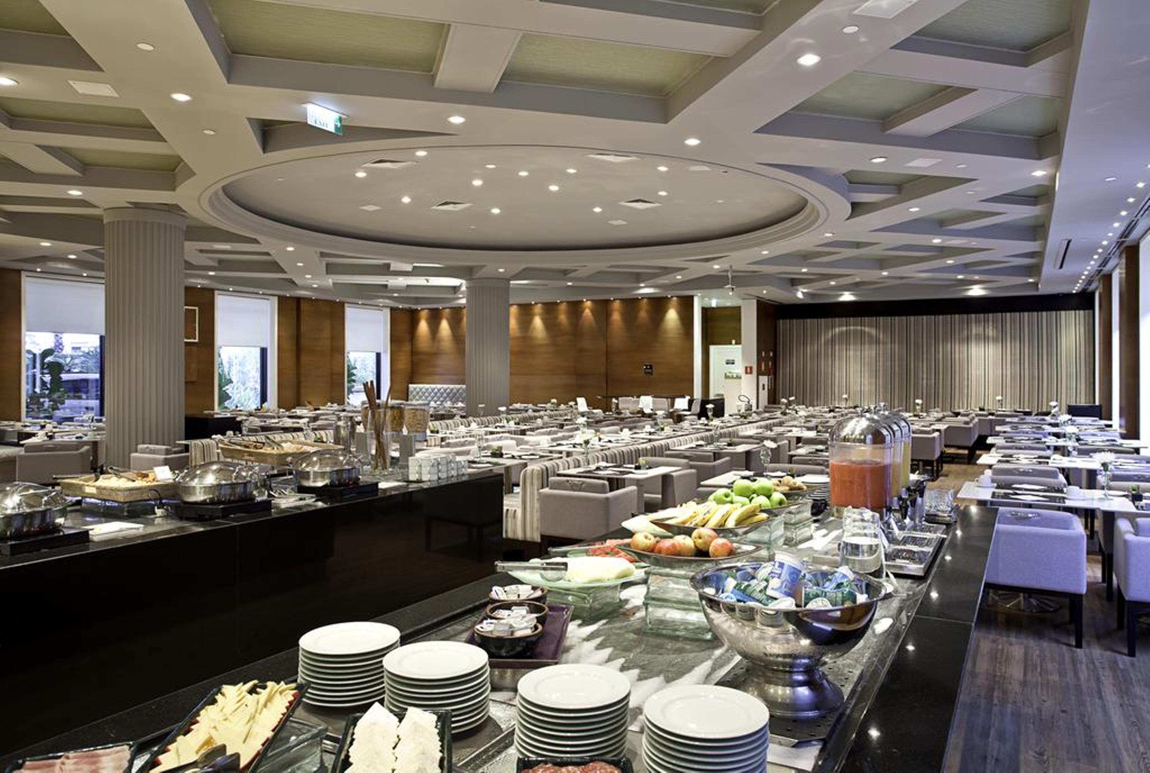 Pullman Sao Paulo Ibirapuera Hotel Exterior photo The buffet at the airport