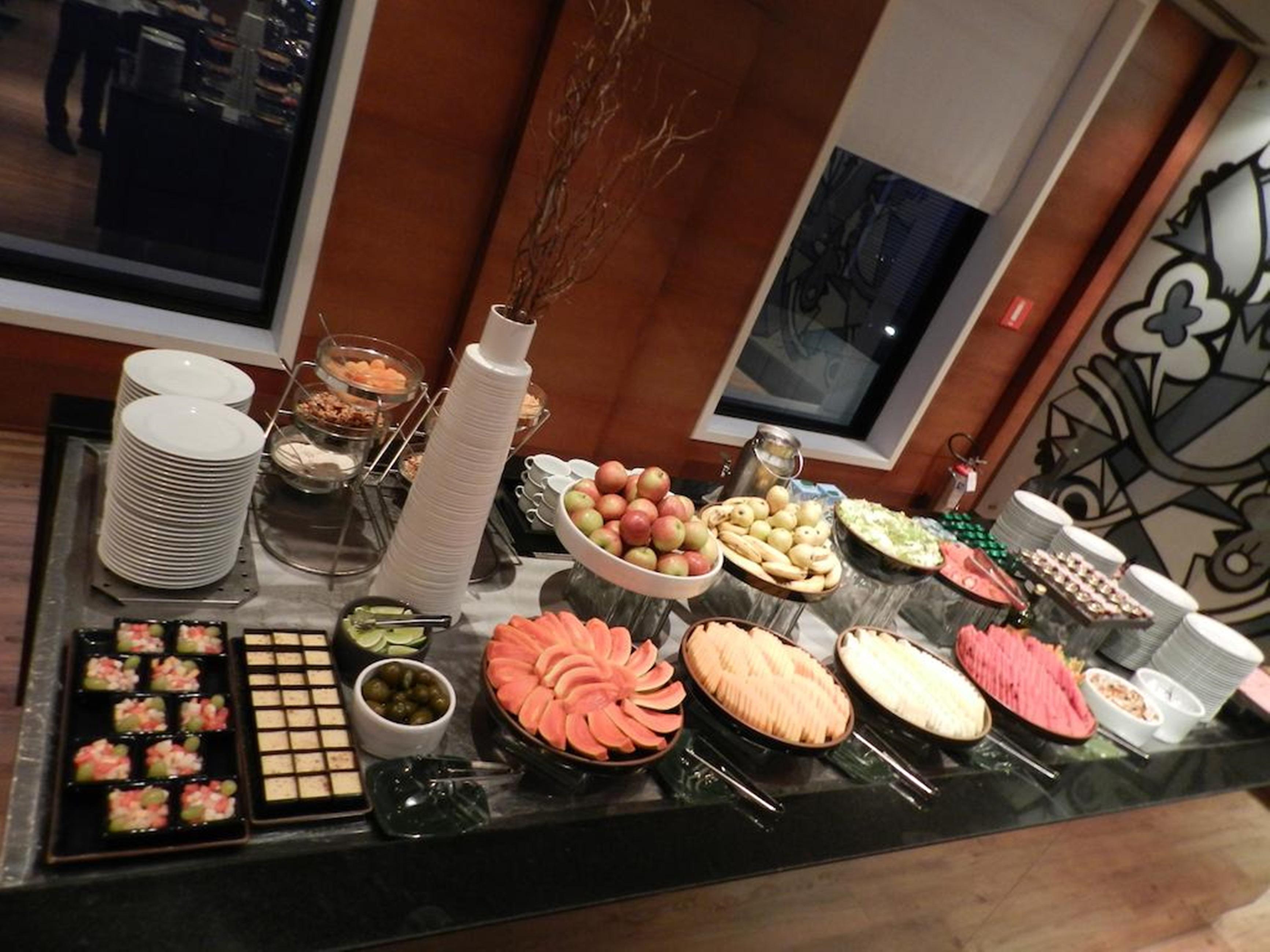Pullman Sao Paulo Ibirapuera Hotel Exterior photo A buffet at a hotel